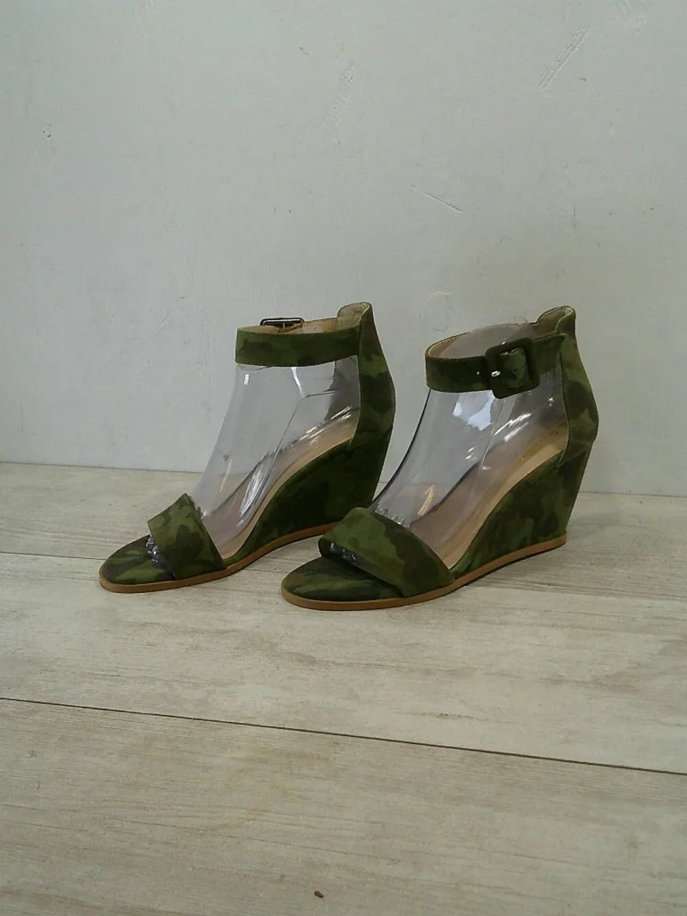 Sexy Seychelles Cloud Nine Army Green Camo Suede Wedge Sandal Size 9
